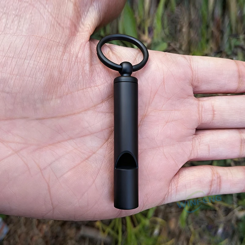 Sifflet d'urgence ultraléger en acier inoxydable de haute qualité, porte-clés, fournitures de survie pour randonnée en plein air et Camping