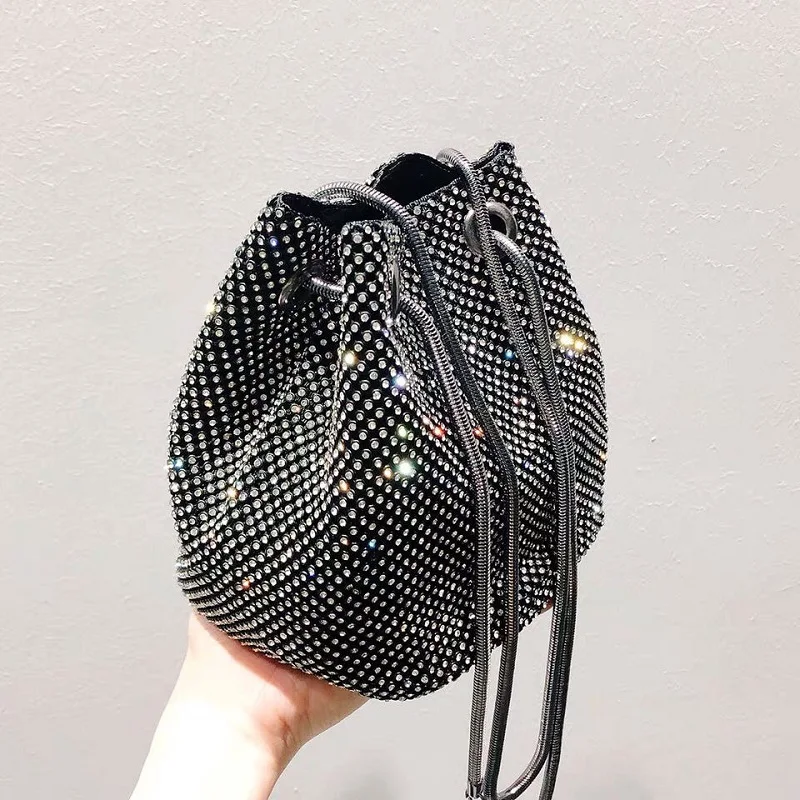 Bolso de cubo portátil con incrustaciones de diamantes para mujer, cadena de hueso de serpiente, vestido de banquete, bolso cruzado de un hombro, primavera y verano, nuevo