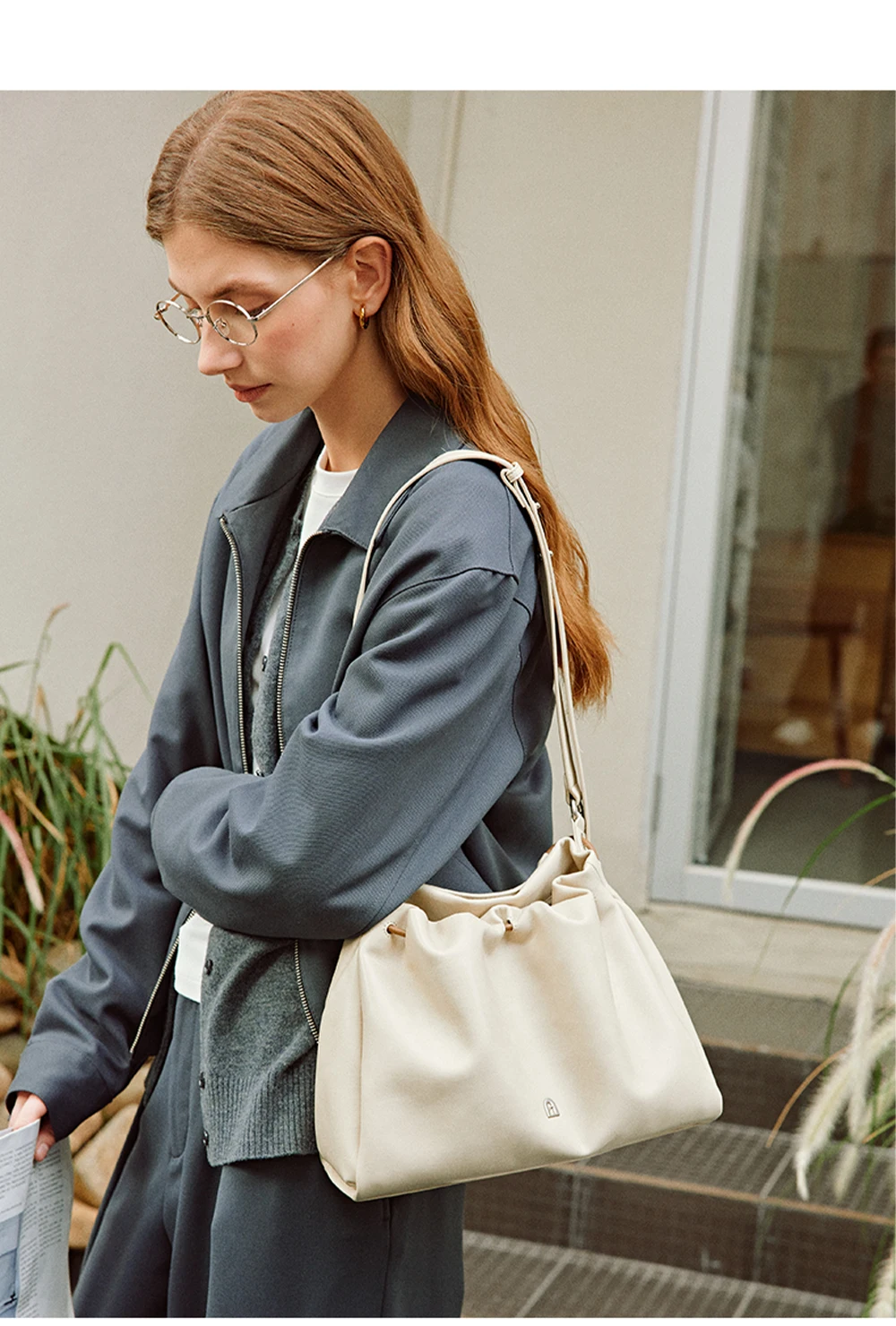 Genuine leather tote, colorway layout