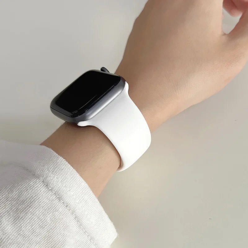 Silicone Sport Band for Apple Watch - Versatile and Durable Strap Accessory