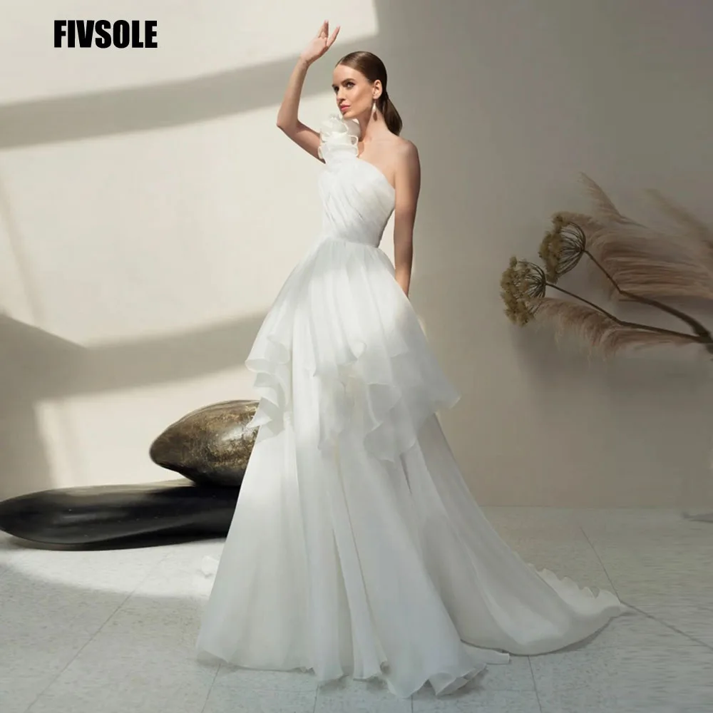 

Fivsole Elegant Beach Pleat Wedding Dresses Organza One Shoulder Tiered Bride Gowns Sweep Train Backless 2022 Vestido De Noiva