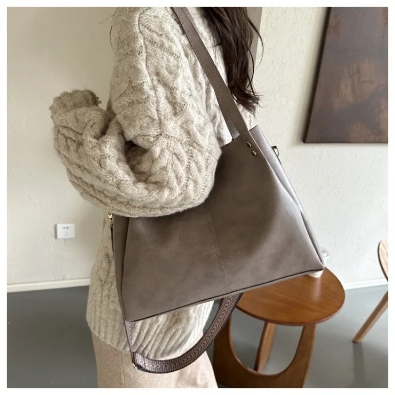 

Retro Large Capacity Commuting Tote Crossbody Bag New Handbag Texture Wide Shoulder Bag Designer Luxury Brand Shoulder Bag