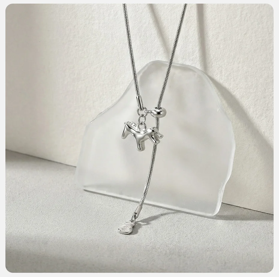 Vnox Kupfer Niedliche Pony-Halskette mit Fransen für Damen, Glücksbringer-Accessoire, Geschenk für Freunde – Detail 5