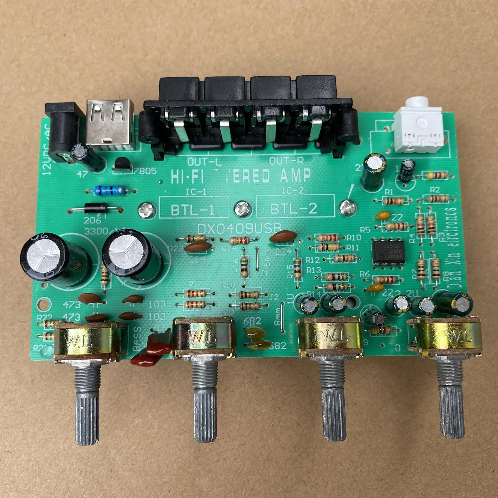DX0409 univerzální dvojí běžící pás digitální energie audio stereo zesilovač nasednout stejnosměrný 12V