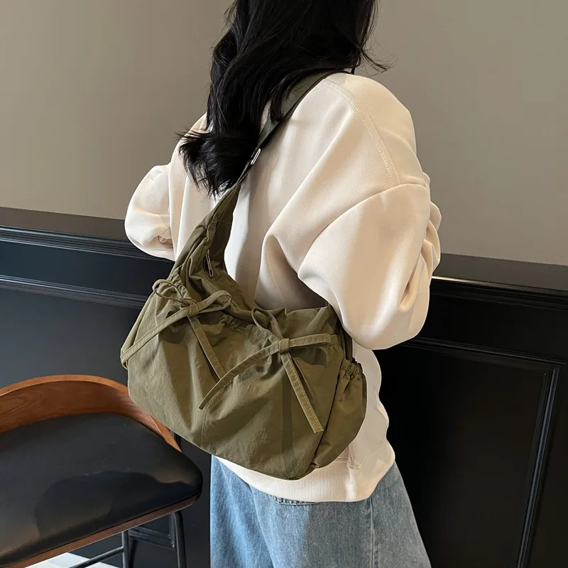 Lightweight Wrinkled Single Shoulder Handbag New Commute Travel Class Tote Bag