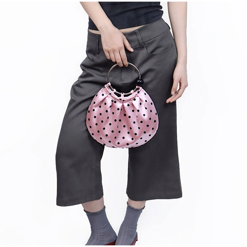 Gepunktete Tragetasche im Vintage-Retro-Stil mit Knitterdesign, Damenhandtasche, Schultertasche, lässige Alltagstasche, modische Trendtasche mit Henkel – Detail 10