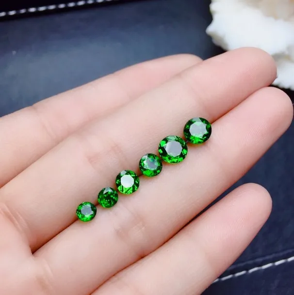 

Натуральный хром из диопсида, от 2,5 мм до 6 мм, класса VVS, ювелирные изделия из диопсида