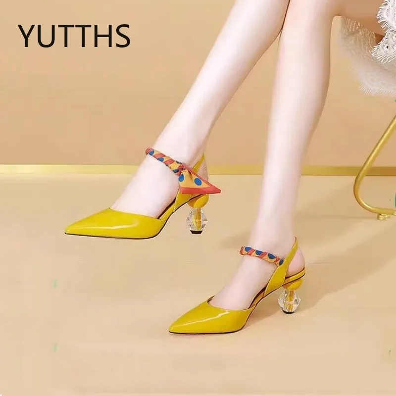 

Модные прозрачные сандалии в странном стиле с острым носком, женские новые летние дизайнерские туфли из лакированной кожи на высоком каблуке с пряжкой, 2023