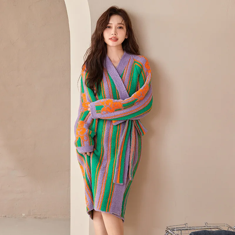 Color-Block Sexy Pajamas, Women's Half Velvet, Thickened, Winter Bathing Can Wear Dressing Gowns, Women's Loungewear