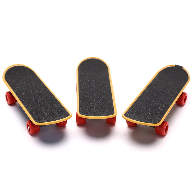 Divertente Allenamento Mini Skateboard Forniture Per Uccelli Pattini Lovebird Canarini Trespolo