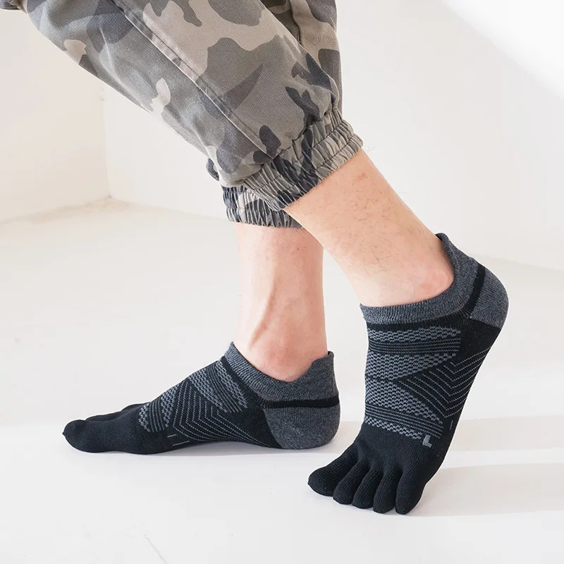 Men's Cotton Sports Athletic Five-Toed Crew Socks Fleet Front View