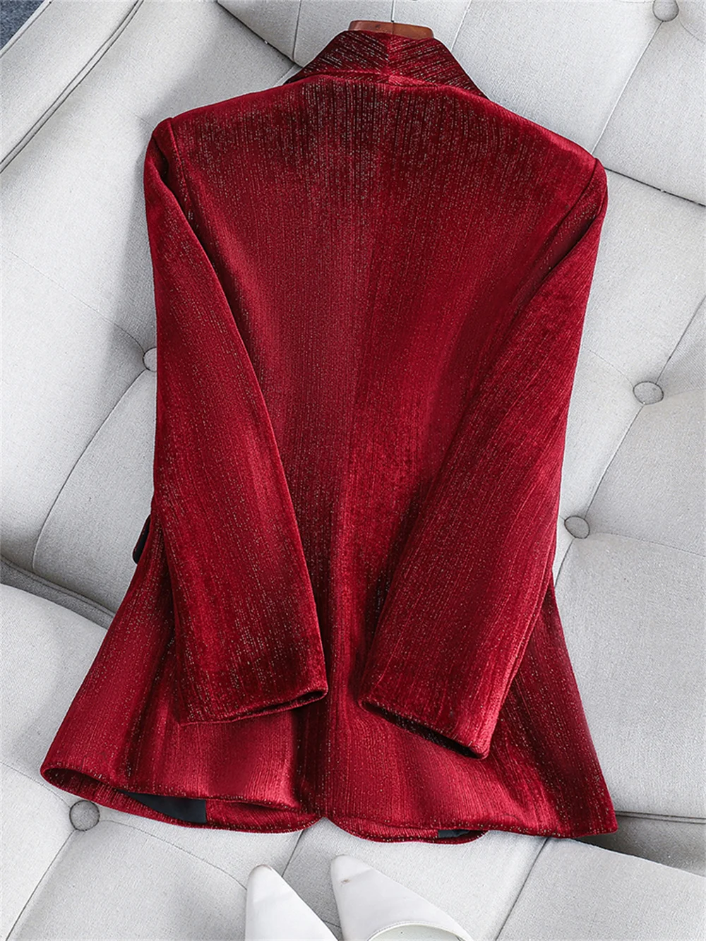 Рисунок 2 - Женский однотонный Блейзер на одной пуговице