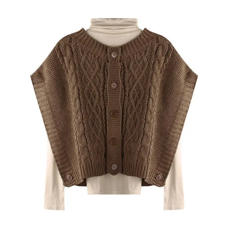 

Весенний женский вязаный жилет в клетку