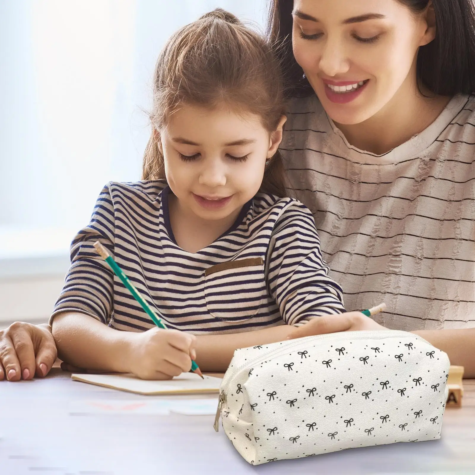 Astuccio di grande capacità con decorazione a fiocco bianco e nero, graziosa custodia per cancelleria per studentesse, borsa cosmetica multifunzionale - immagine 4