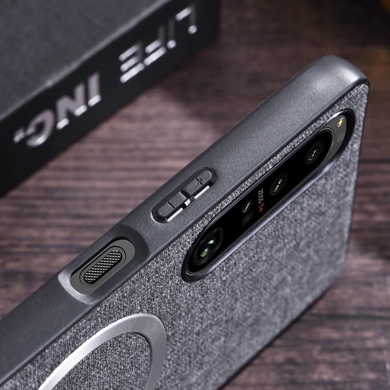 Premium Cloth Texture Magnetic Wireless Charging Hard Cover