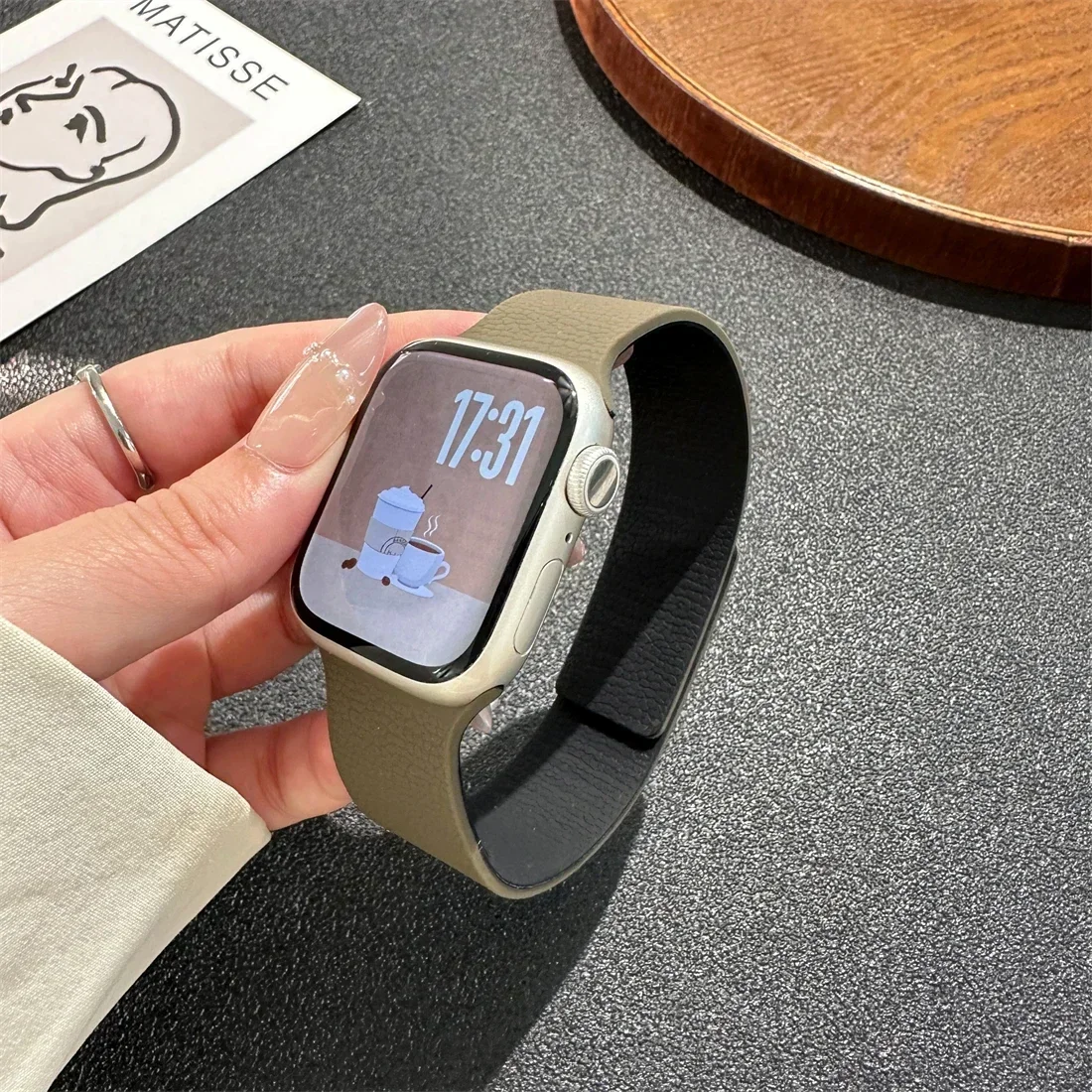 2025 Neues Silikon-Magnetarmband für Apple Watch Ultra2-3 49 mm 45/42/46/40/41 mm Sportarmband Serie 11 10 9 8 7 6 5 4 SE Band – Detail 21