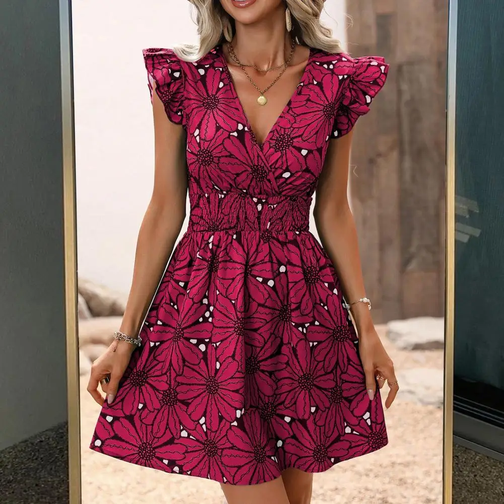 

Женское мини-платье с цветочным принтом, V-образным вырезом и оборками на рукавах