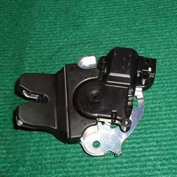 

Lancer 10 CY0A защелка, крышка багажника