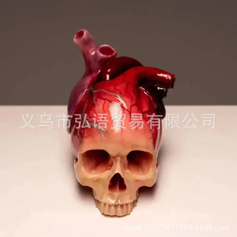 

New Creative Gift Skull Heart Desk Top Decoration Skull Heart Halloween Decoration Party Birthday Gift for Family & kids 2024