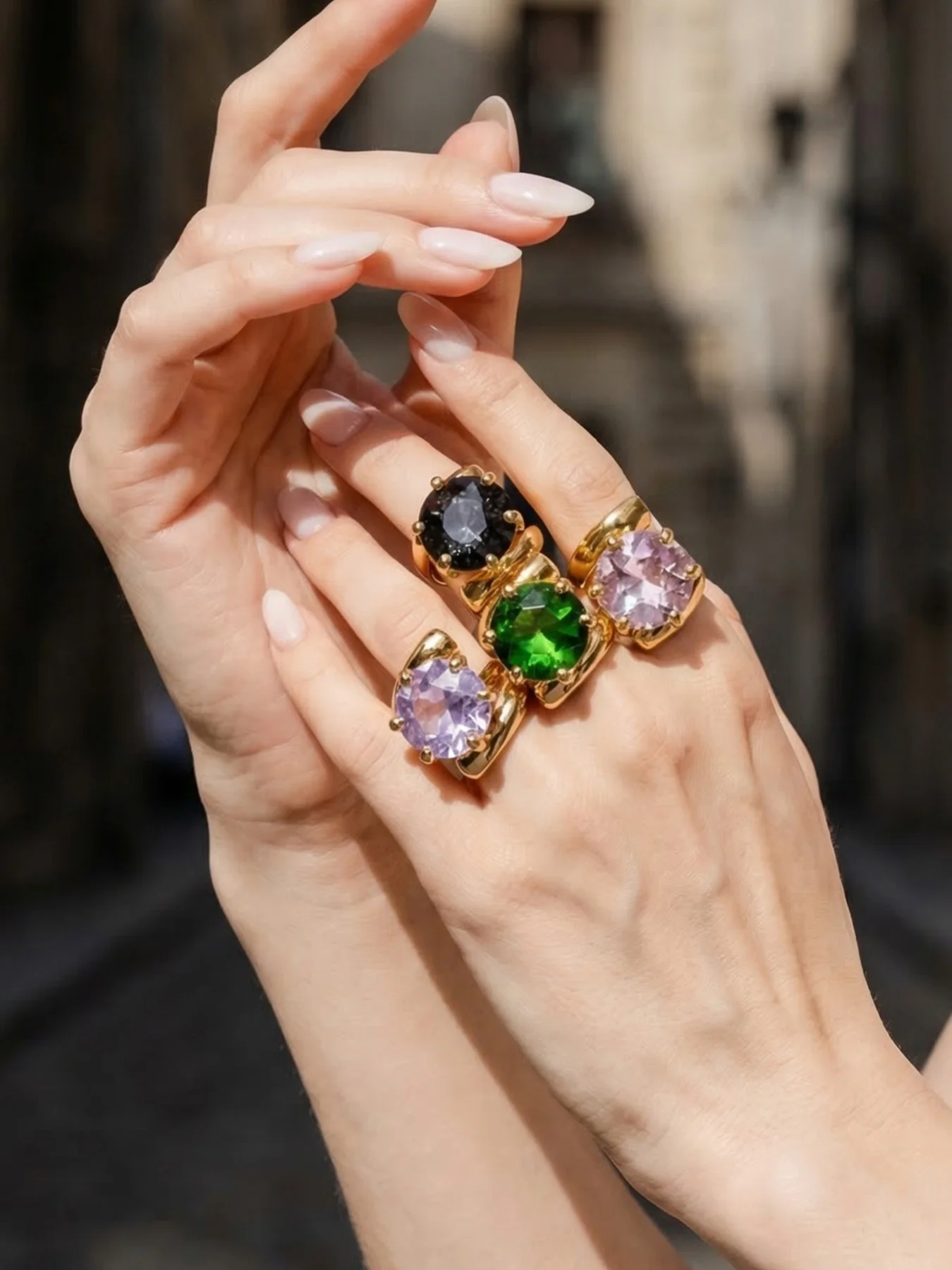 Statement-Spiraldraht-Ringe mit funkelnden großen Zirkonia-Edelsteinen, 18k vergoldeter Edelstahlring für Damen – Detail 14