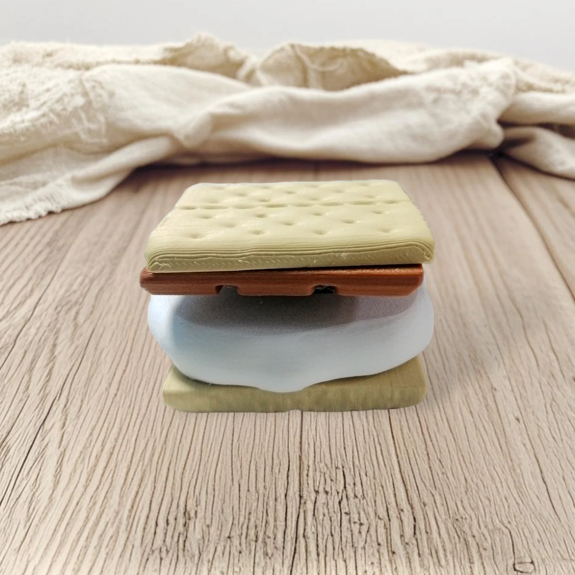 The plastic sandwich bread figurine is not easy to break and is a perfect gift for offices, living rooms and desks