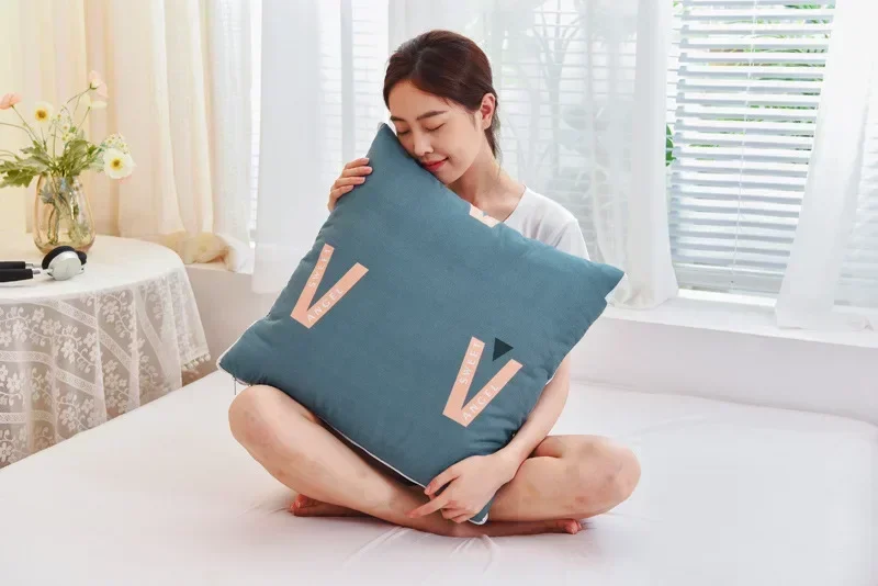Multifunctional car pillow is covered with sleeves and can be worn on sofa legs to keep warm and prevent kicking. 3