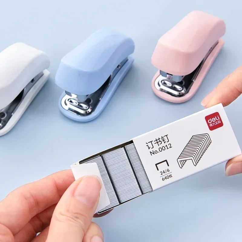 1pc 학생 문구 콤보 세트를위한 귀여운 마카롱 컬러 미니 스테이플러 바인딩 용지를위한 편리한 소형 스테이플러 및 스테이플