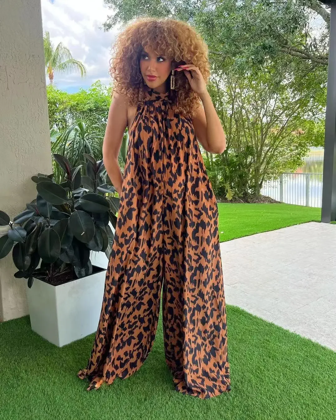 

2023 Summer Women Fashion Casual Open Back Sexy Sleeveless Hanging Neck Printed Long Jumpsuit