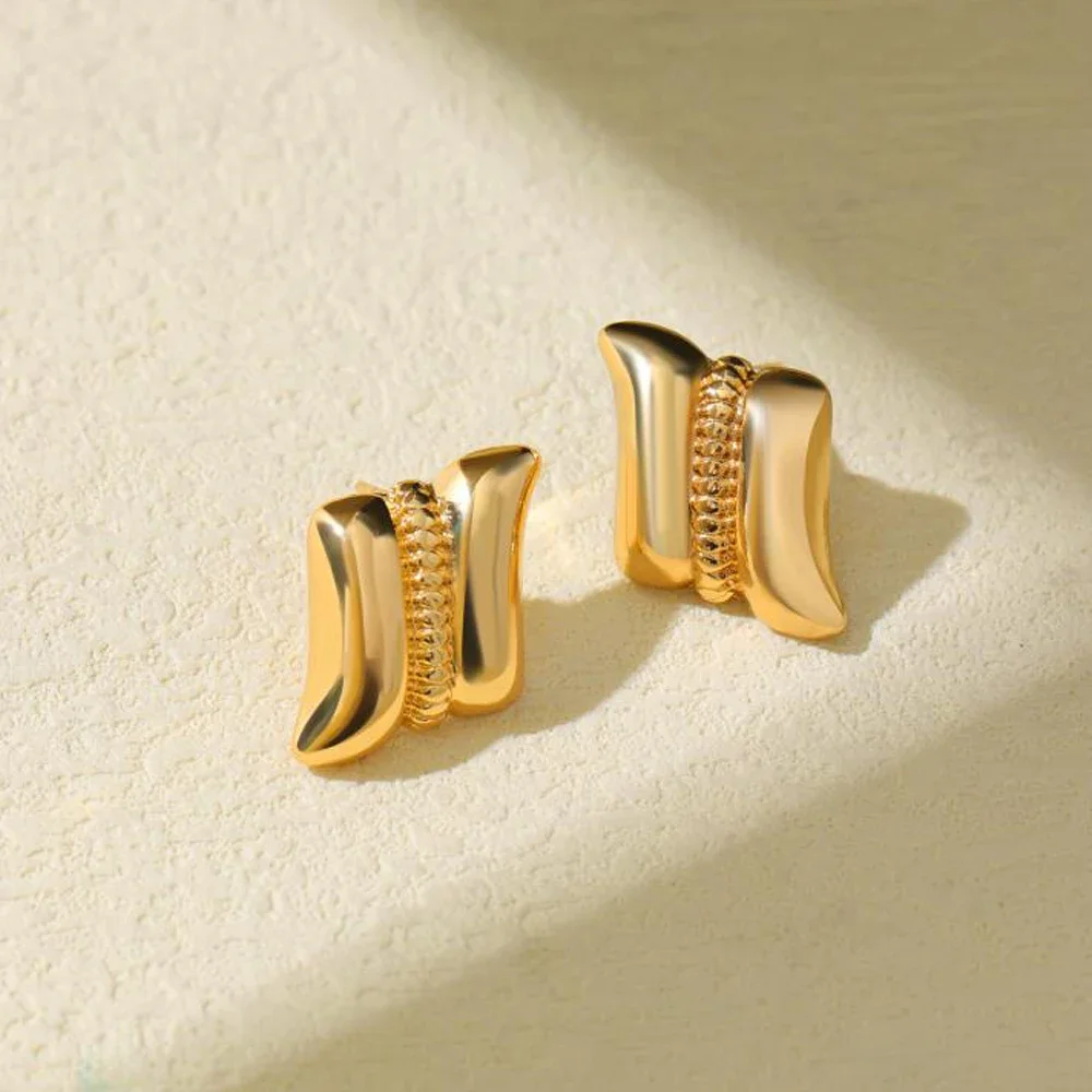 Fashionable Shaped Gold Color Small Wave Ear Studs Stylish Charm Lozenge Stud Earrings Earwear Jewelry Accessory for Women Aros