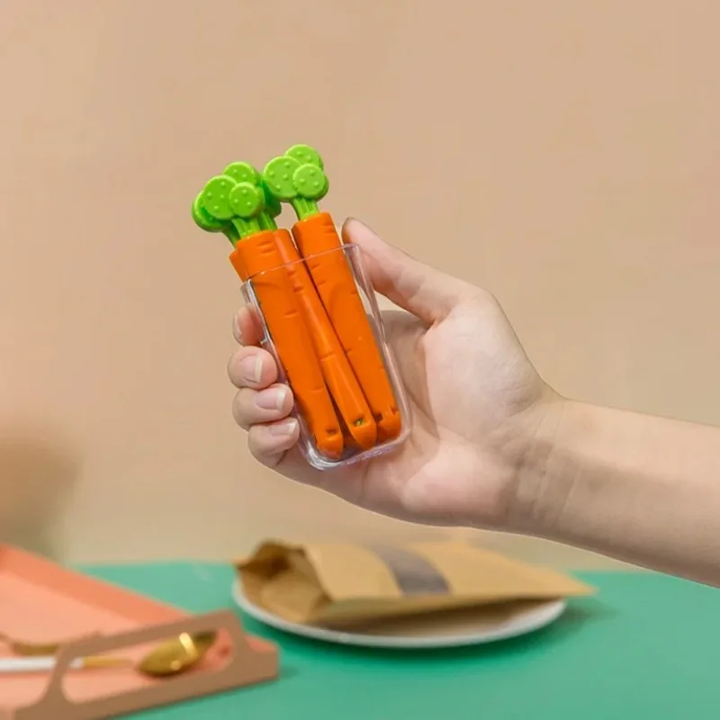 Carrot-Shaped Travel Cutlery with Long Handle Rice Spoon and Spatula Non-Heat Resistant Cartoon Design for Kitchen Accessories