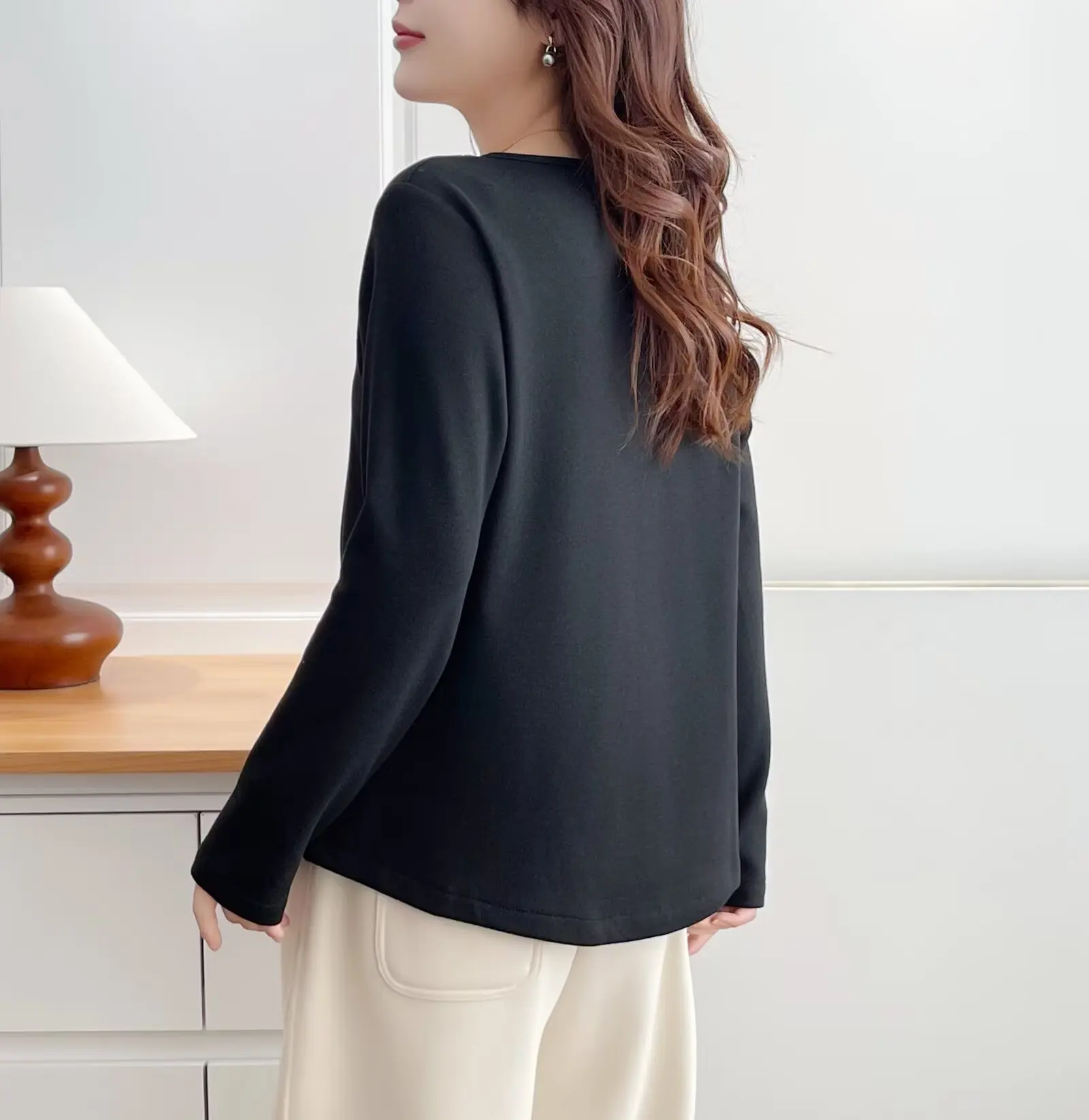 XXXXL Fashion Plus Size Woman Clothing T-Shirt Autumn And Winter New Hollow Out V-neck Beaded Fleece Warm Tops 196