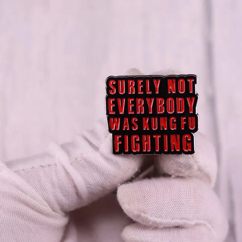 "Naturalmente, Non Tutti Fanno Kung Fu" Spilla Douglas Lyric Inspiration Badge