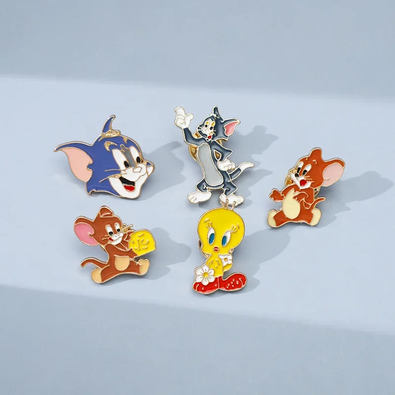 Anime Tom E Jerry Cartoon Spille Metal Pin Uniformi Scolastiche Zainetto Scarpe Personalità Creativa Di Accessori Coppie Amici
