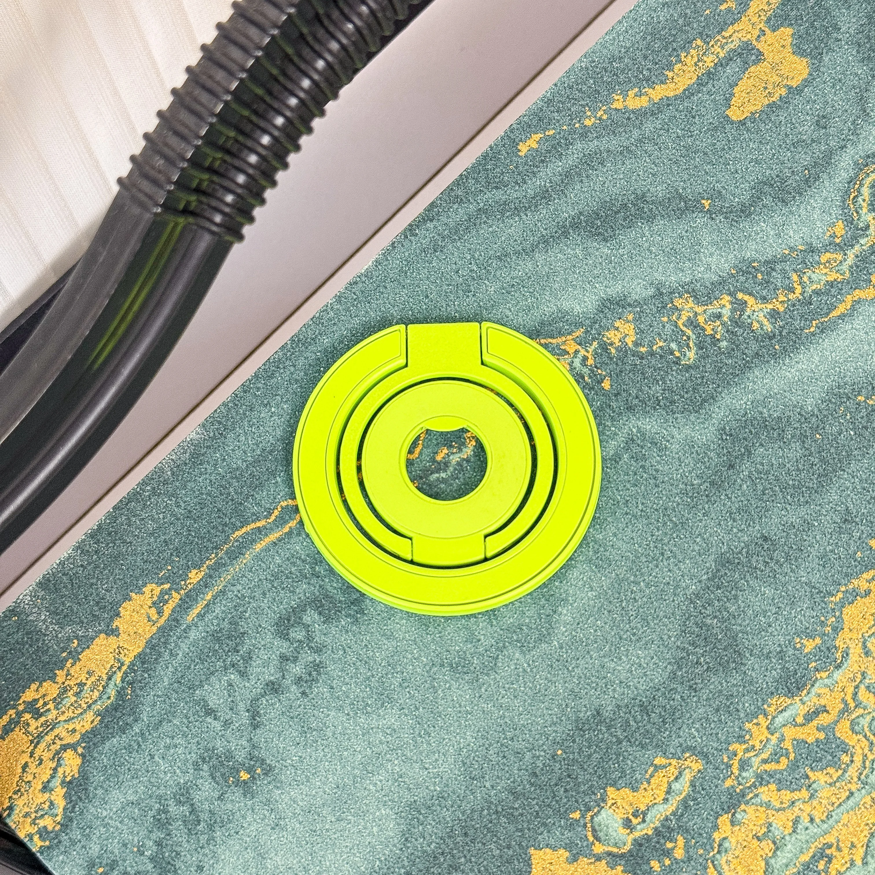 Dual-Sided Magnetic Tri-Fold Ring Phone Stand Holder - Portable Design