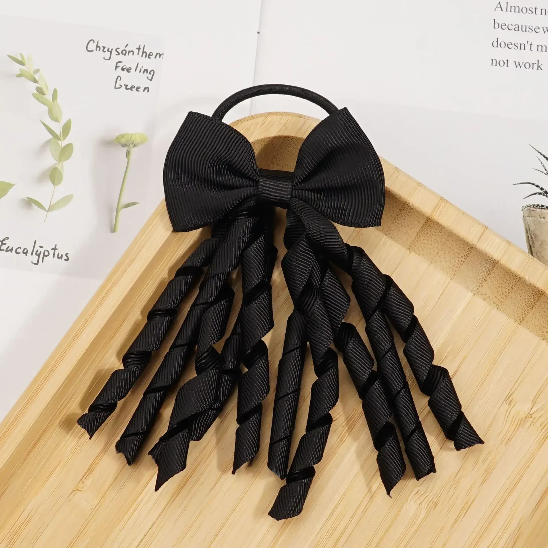Hair relationships, girl hair ties, ponytail holders, curly ribbons, hair banners, cute circular hair bends, rubber bands, children's hair accessories.
