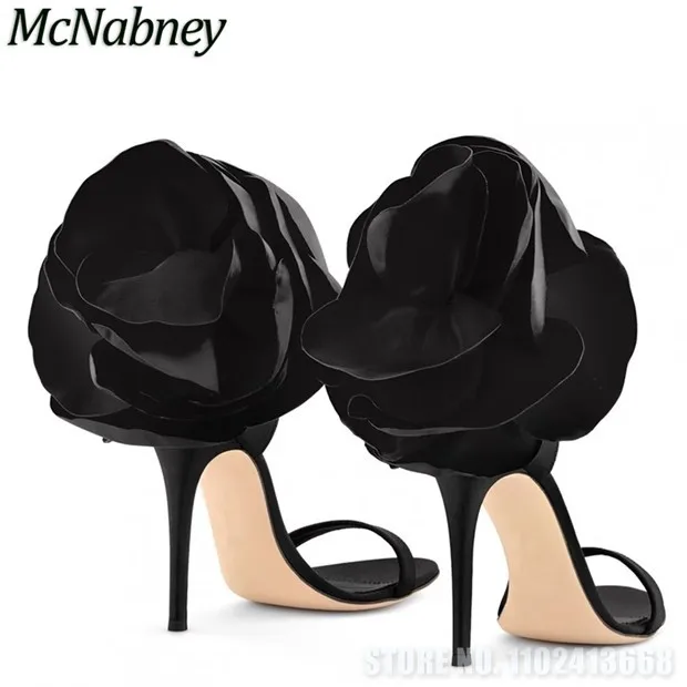 

Flower Decor Pointed Toe High Heels Women's Stiletto Silk and Satin Narrow Band Buckle Sandals Soild Color Runway Party Shoes