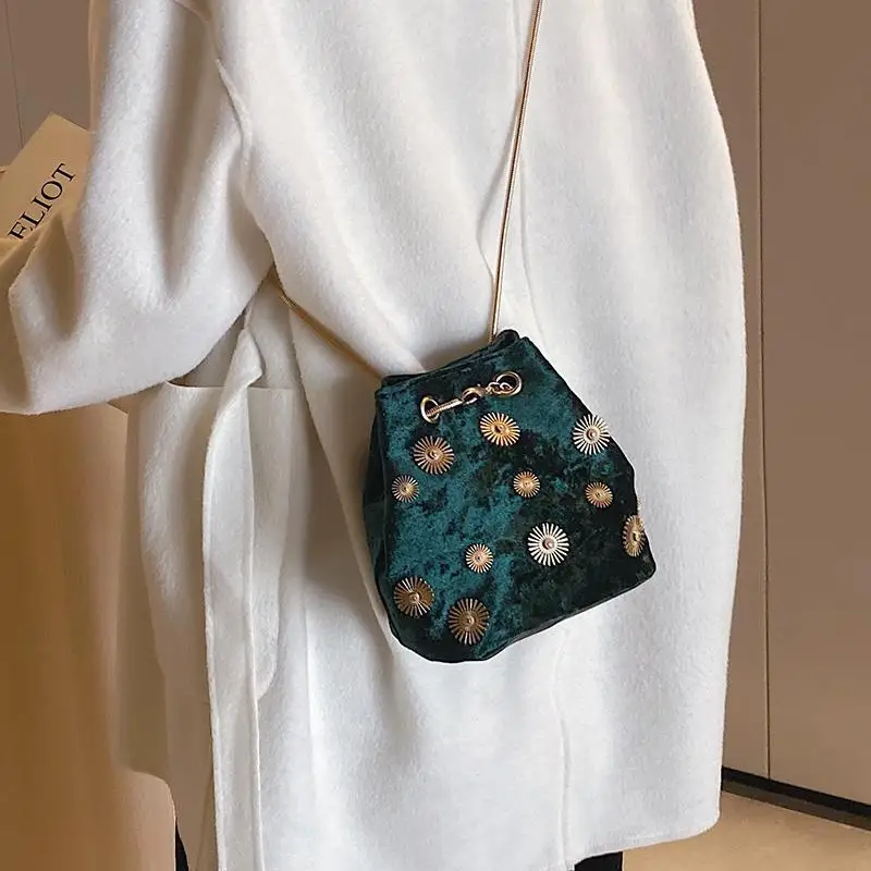 Harajuku Retro Metal Applique Shoulder Bags Women Velvet Large Capacity Crossbody Bag Ladies Chain Luxury Design Bucket Bag 2025