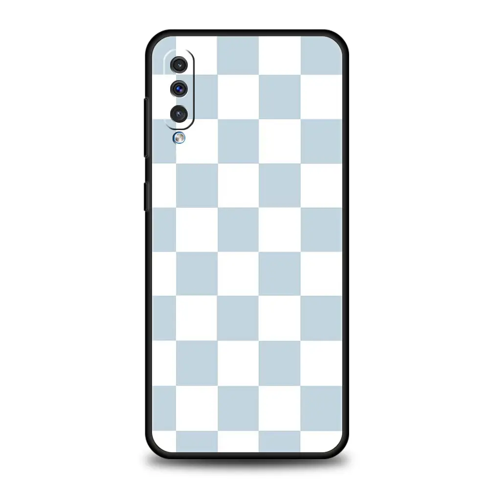 Vintage Chessboard Grid Design Case - Timeless Style and Protection