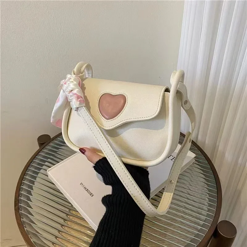 

Love Heart One Shoulder Underarm Bag for Women's Spring 2024 New Ins Versatile High Quality Fashion Crossbody Small Square Bag
