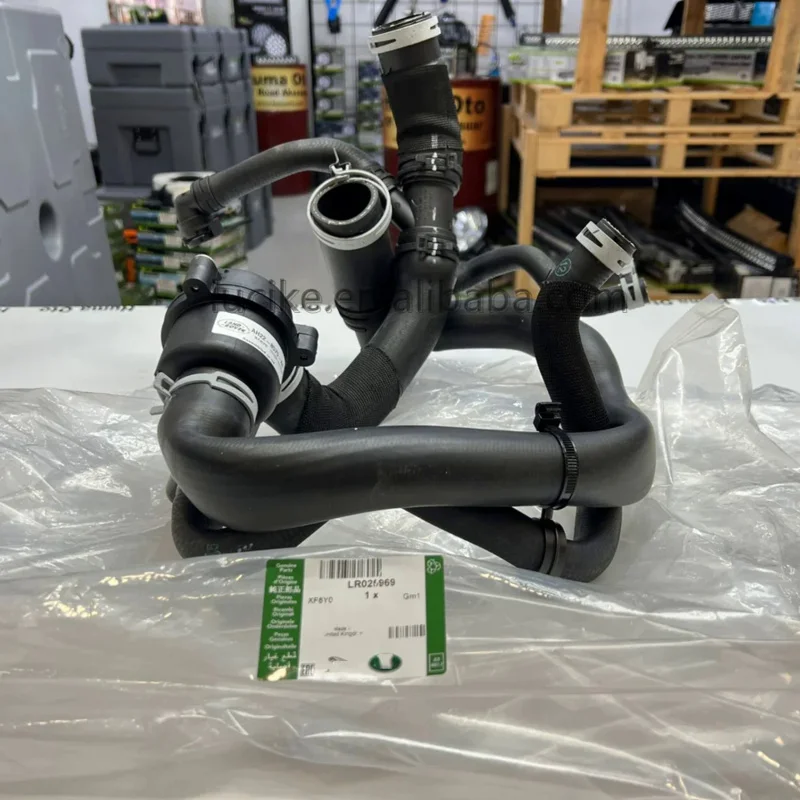 Alloggiamento Termostato Con Tubo Acqua Per Land Rover Sport 2010-2013 – Ricambio LR025969