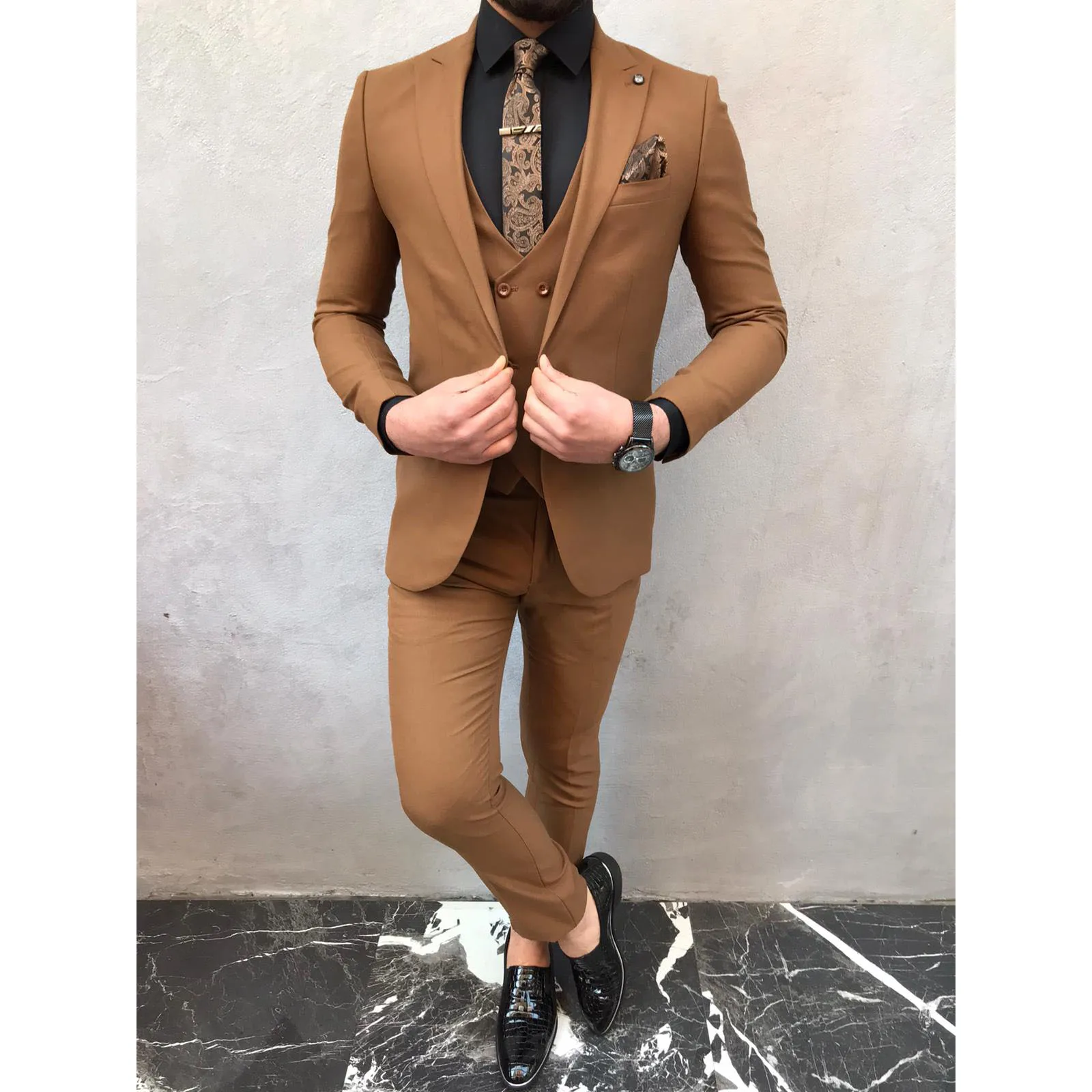 

Elegant Formal Costume Men Suits Three Piece Jacket Pants Vest Single Breasted Peak Lapel Slim Fit Hombres Terno Custom Wedding