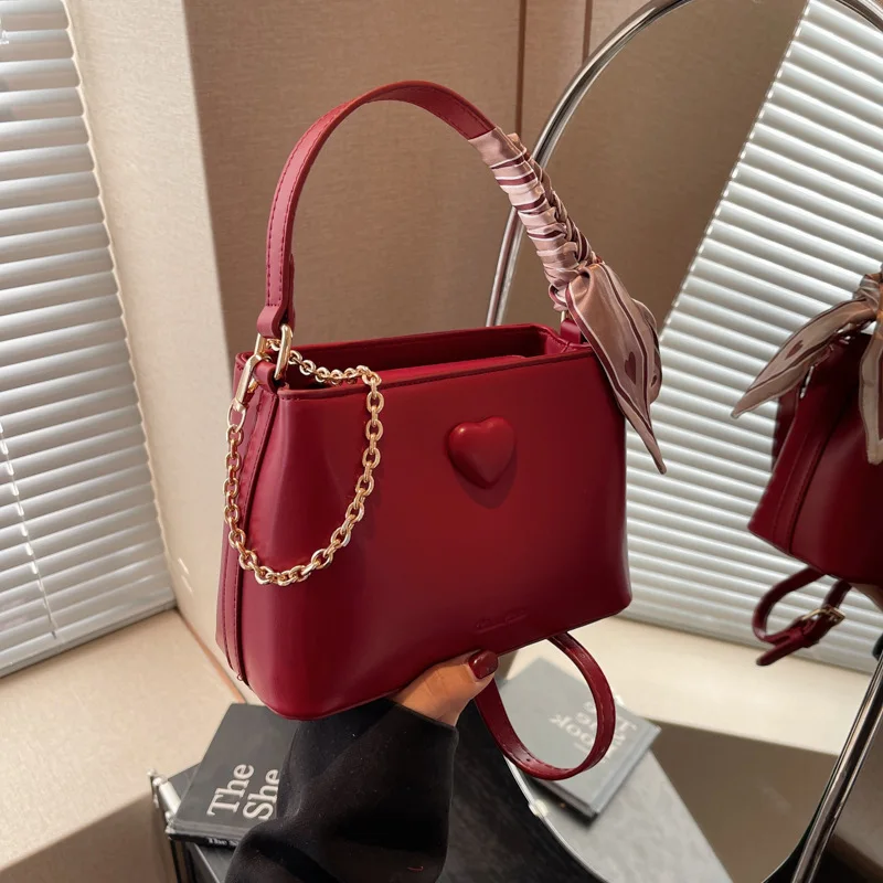 

Sweet Loving Heart Silk Scarf Hand Holding Bucket Women's 2024 New Simple Trendy Cute Shoulder Messenger Bag