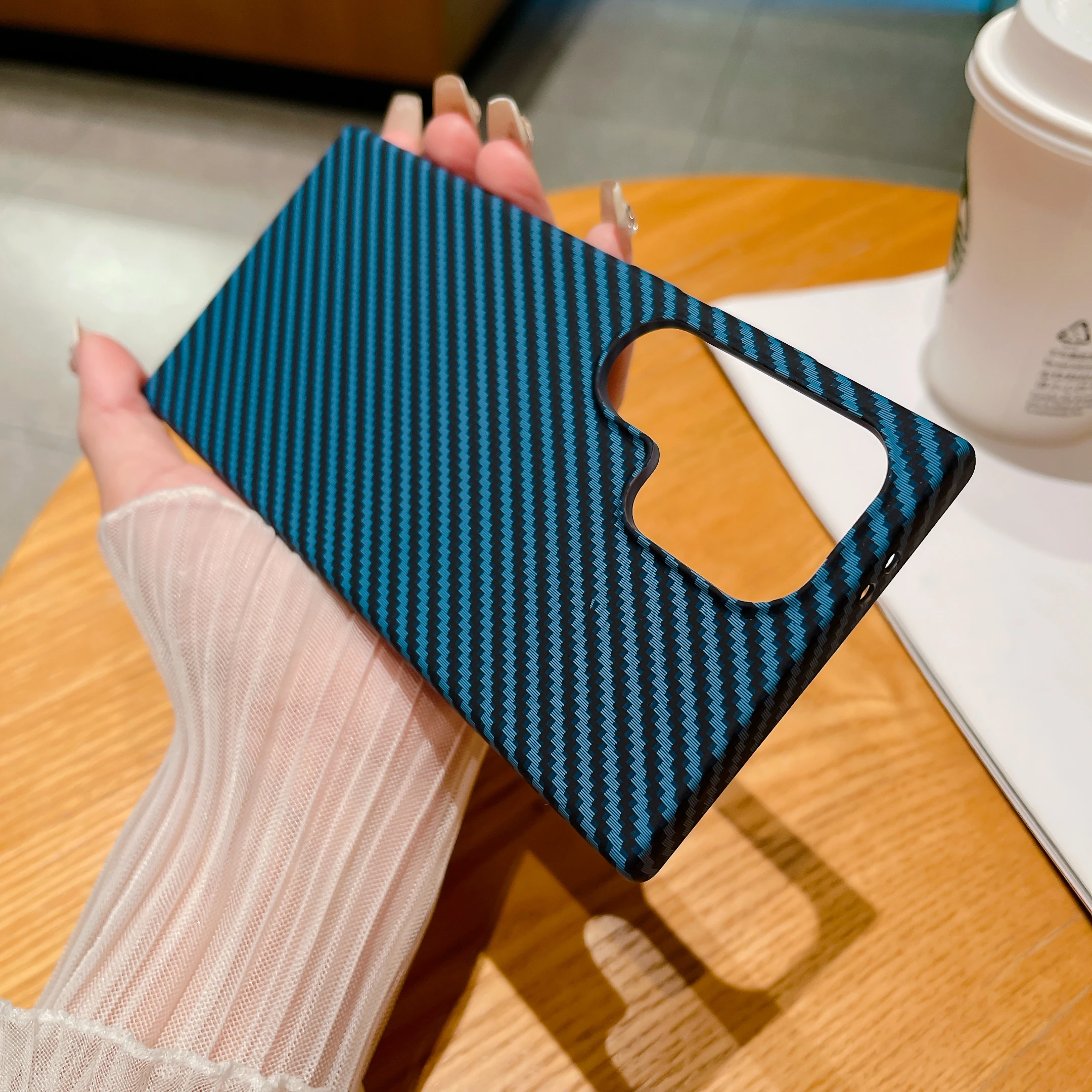 حافظة فاخرة رفيعة للغاية من ألياف الكربون لهاتف سا...