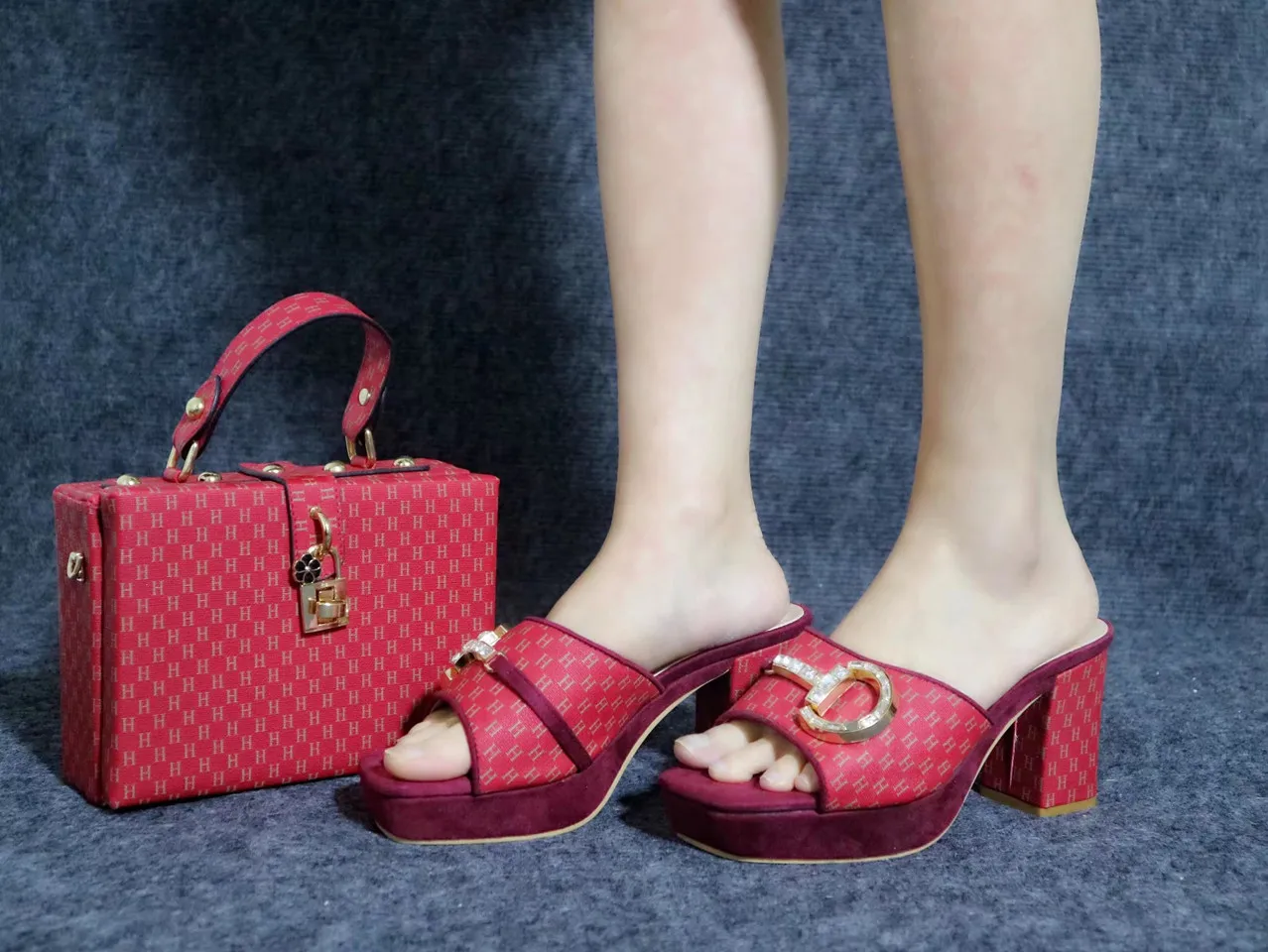 Gorgeous Red Women Shoes Match Big Bag With Metal Decoration