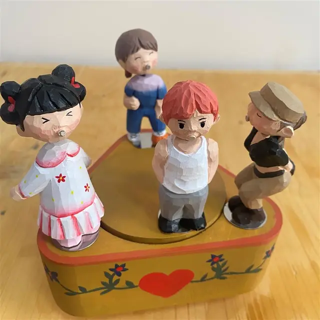 Zene Doboz Kézzel Készített Fa Faragás Rotary Fiú Lány Csók Vintage Stílusú Zenei Születésnapi Ajándékhoz Otthoni Dekoráció Véletlenszerű - Image 6