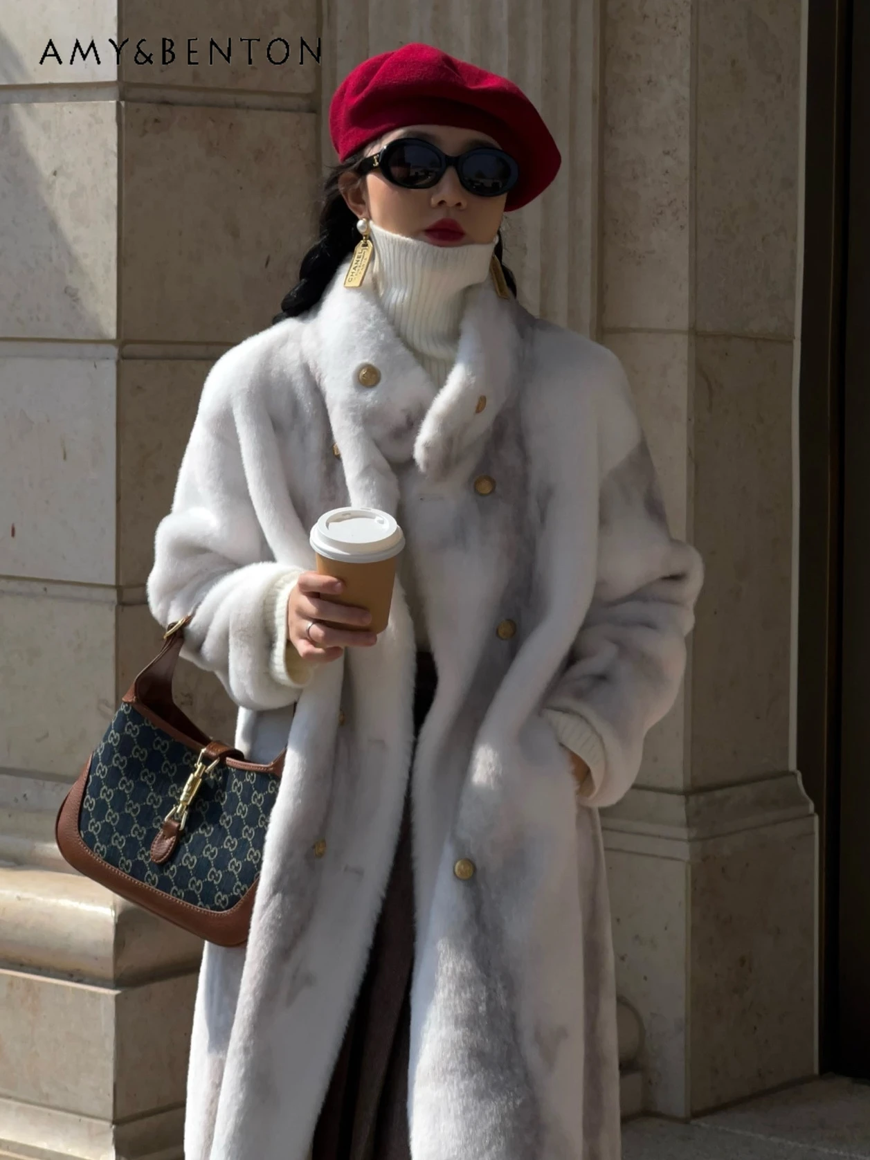 

Высококачественное Ретро плюшевое серебряное постепенное имитация кроличьего меха интегрированное кожаное меховое пальто для женщин зимняя элегантная темпераментная Меховая куртка