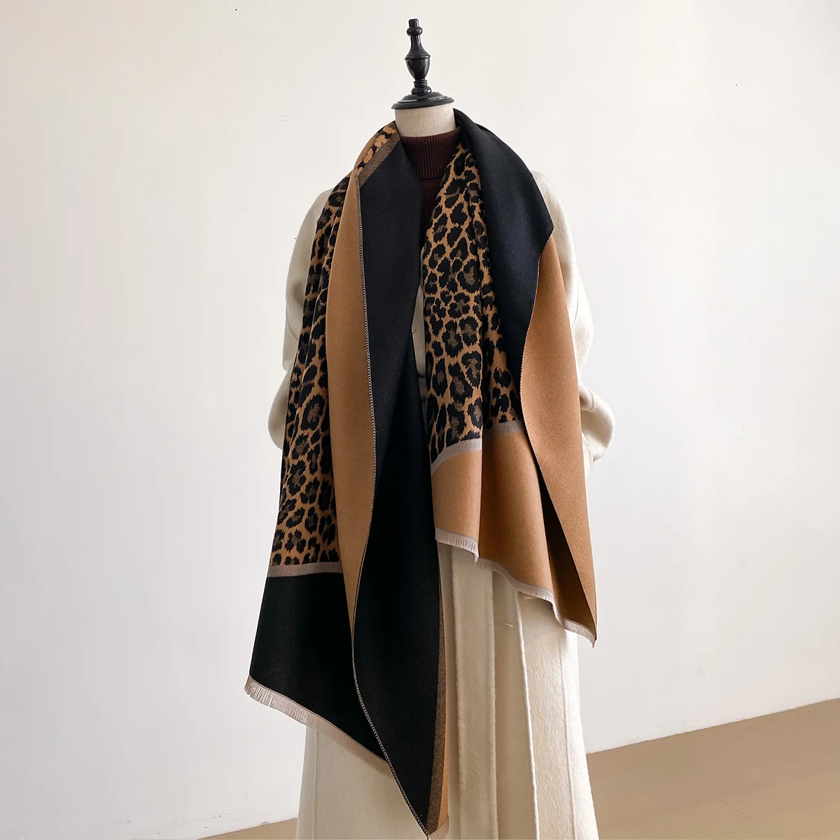 2025 New Elegance Two-Sided Leopard Print Scarf Warm Fringe Pashmina Shawl Autumn and Winter Outdoor Coldproof Windproof Blanket