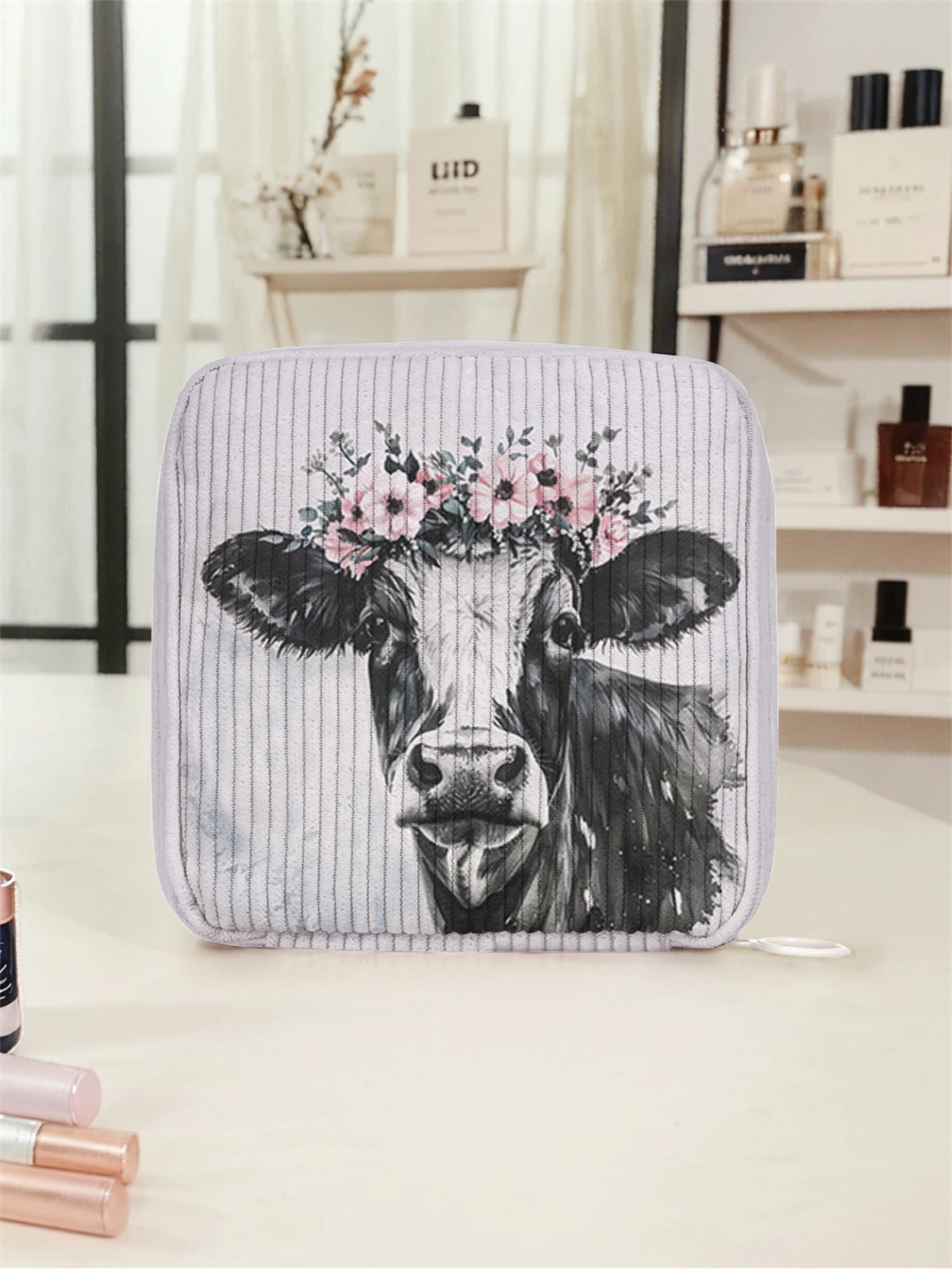 Cow pattern printed sanitary napkin storage bag, women's lightweight tissue bag, sanitary tissue bag