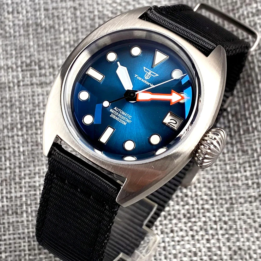 Military diver watch with NH35 automatic movement, sapphire crystal, stainless steel case, and 200m water resistance.