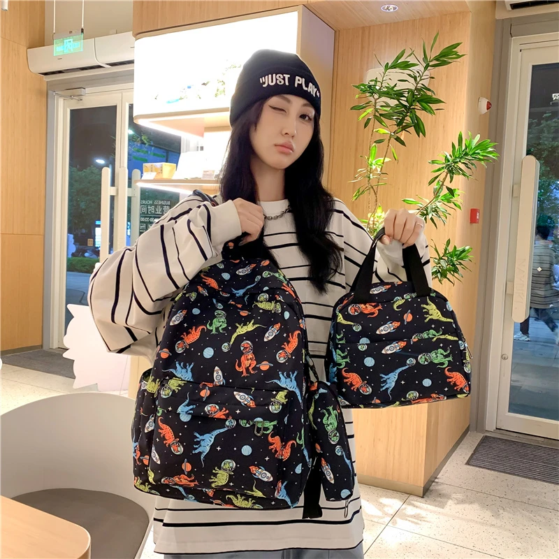 Рисунок 2 - Школьные ранцы для девочек и мальчиков